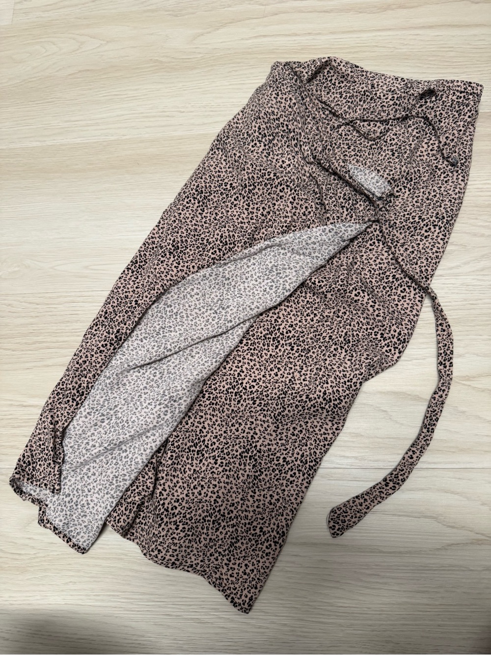 Women’s Neutral Taupe Wrap Skirts SM great condition! - Picture 6 of 11